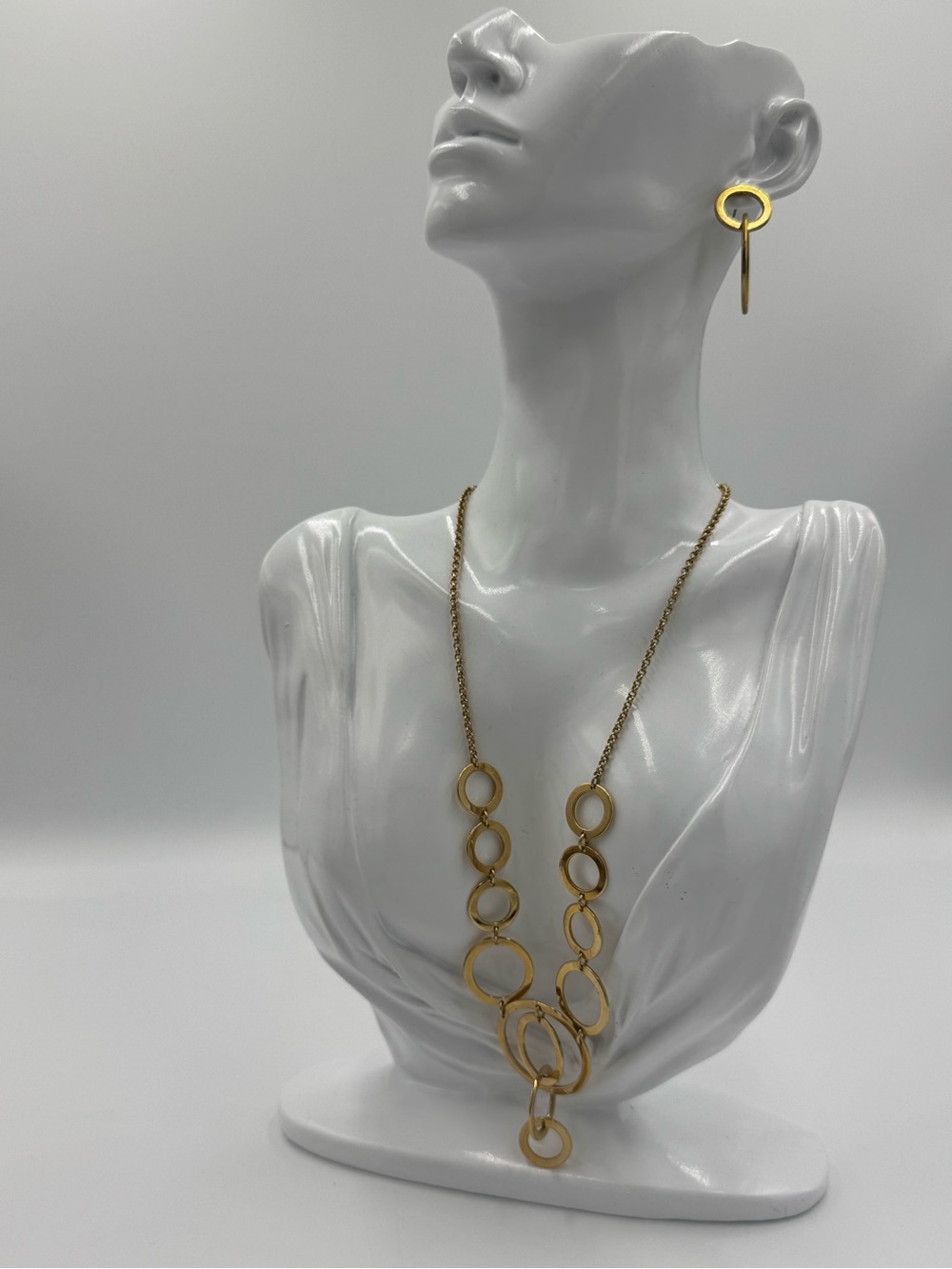 Avon Gold-tone Linked Circle Necklace with Matching Drop Earring